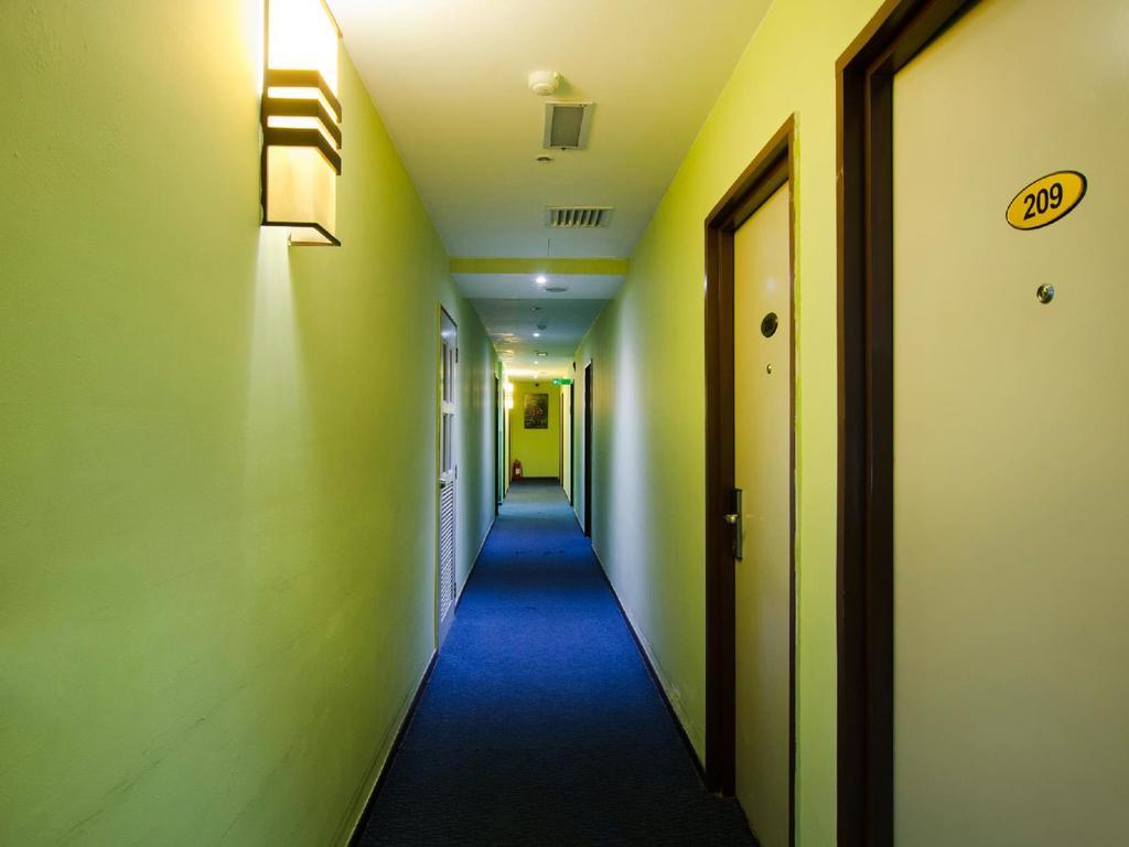 ג'והור בהרו Eight Days Boutique Hotel - Mount Austin מראה חיצוני תמונה